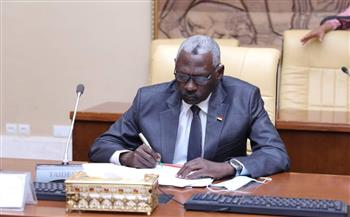   وزير الدفاع السوداني يشيد بجهود جنوب السودان في متابعه اتفاق جوبا