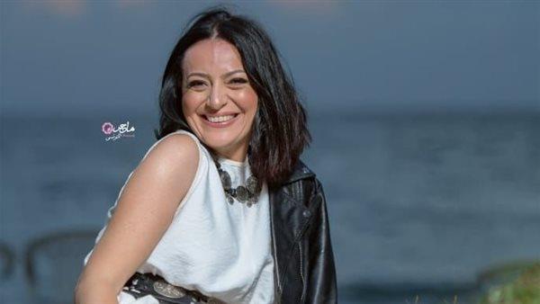 الأزرق له أسرار.. هبة عبد الغني تخطف الأنظار في أحدث جلسة تصوير  
