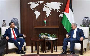   رئيس الوزراء الفلسطيني يبحث مع رئيسة سنغافورة تعزيز العلاقات الثنائية  