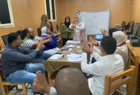 رئيس جامعة سوهاج يشهد فعاليات دورة لغة الإشارة ويدعم المواهب الفنية للطلاب ذوي الهمم