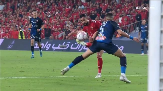 الشوط الأول.. الأهلي يتقدم على الزمالك بهدف برونو سافيو