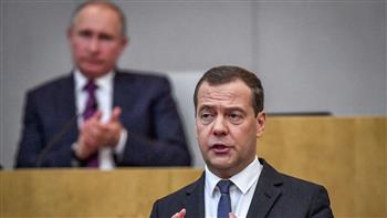   ميدفيديف يدعو ماسك لوقف "ستارلينك" في أوكرانيا