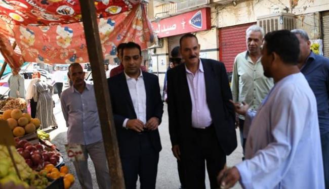 نائب محافظ قنا يواصل جولاته علي الأسواق للإطمئنان على توافر السلع ومراقبه الأسعار بقوص