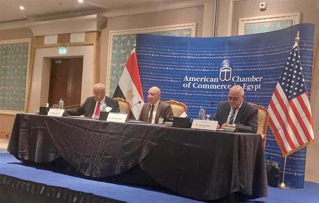 رئيس الضرائب خلال لقائه بالغرفة الأمريكية: الشركات الكبرى شركاء المصلحة في تنفيذ خطط التطوير 