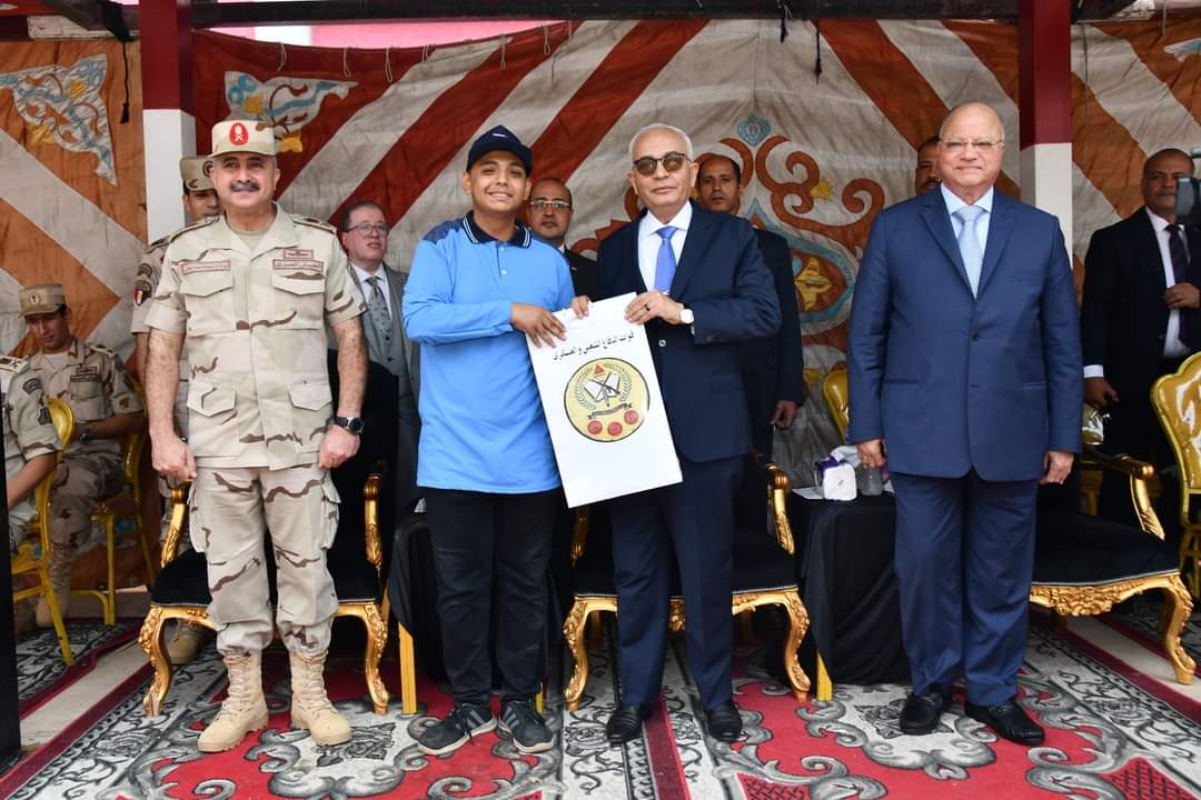 قيادة قوات الدفاع الشعبى تشارك وزارة التعليم المرور على إحدى المدارس الثانوية الفنية العسكرية