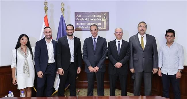وزير الاتصالات يلتقى مسئولى شركة «مانى فيللوز» الناشئة المتخصصة فى التكنولوجيا المالية 