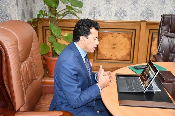 وزير الرياضة يؤازر المنتخب الأوليمبي قبل لقاء اسواتيني
