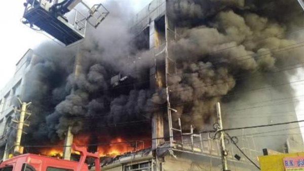 مصرع 4 أشخاص وإصابة 12 آخرين إثر اندلاع حريق في صهريج وقود بالهند