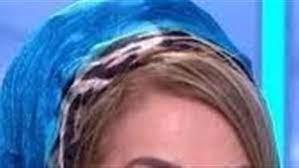 ما حكم ظهور بعض شعر المرأة من أسفل الحجاب؟