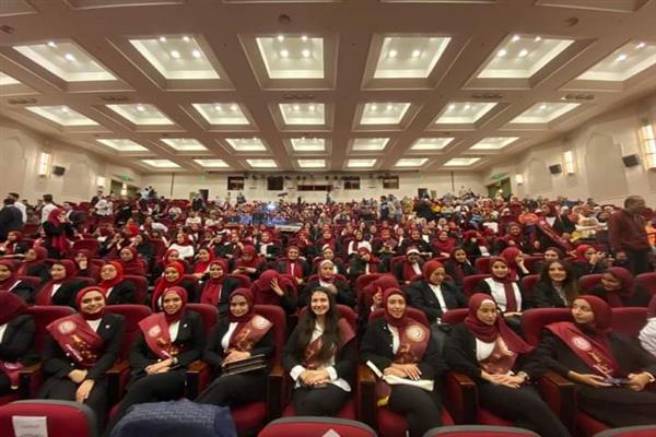 «طلاب من أجل مصر» بجامعة القناة يشهدون عرض أوبريت «جيش الشمس» بالإسماعيلية