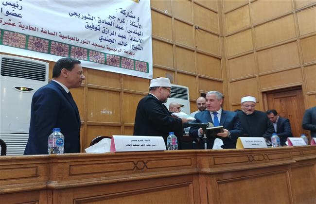صور| وزير الأوقاف يكرم كرم جبر والشوربجي في مبادرة "حق الوطن"
