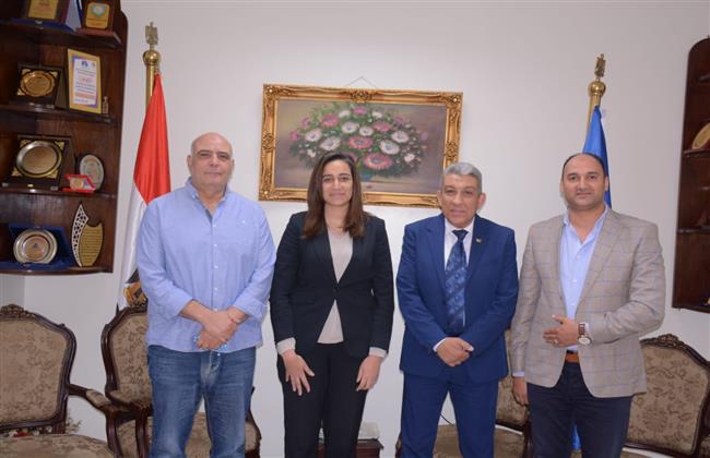 نائب المحافظ تستقبل رئيس مصنع الألواح الخشبية 