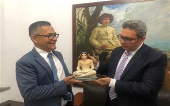   السفير المصري في فنزويلا يلتقي وزير الثقافة الفنزويلي
