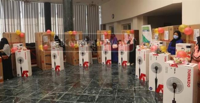 محافظ السويس يسلم جهاز عرائس لـ23 فتاة من المقبلات على الزواج