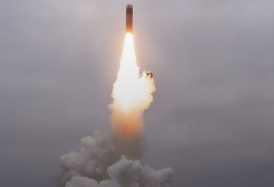 كوريا الشمالية تطلق صاروخا باليستيا تجاه منطقتين فى اليابان