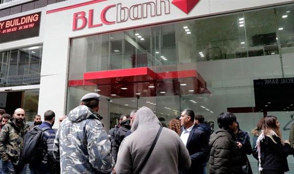 مودع جديد يقتحم بنك في لبنان للمطالبة بأمواله