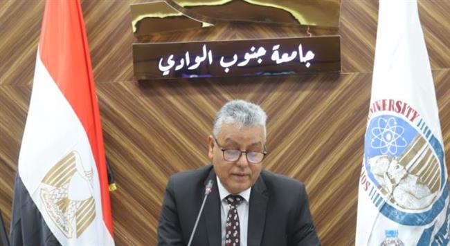 رئيس جامعة جنوب الوادي يهنئ الرئيس السيسي بذكرى انتصارات أكتوبر