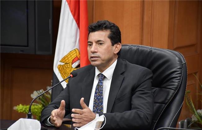 وزير الرياضة يكرم القائد محمد مصطفى والقائدة منى أمين لفوزهما بمناصب في المركز الكشفي العربي