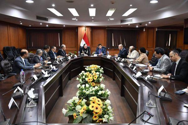 وزير الرياضة يلتقي رئيس جهاز تنمية المشروعات الصغيرة والمتوسطة 