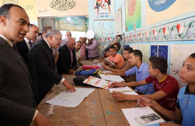 محافظ المنيا يفتتح المدرسة الرسمية للغات بمركز أبو قرقاص استجابة لأهالي المركز
