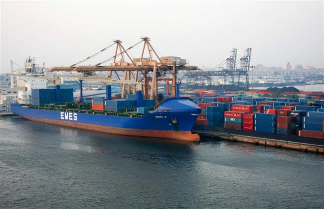 ميناء دمياط يتداول 22 سفينة للحاويات والبضائع العامة