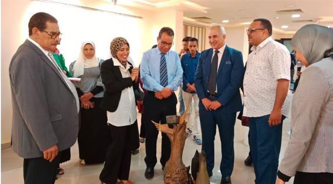 إفتتاح معرض فنى بعنوان  " لأني أنثى" بكلية التربية النوعية بقصر ثقافة قنا