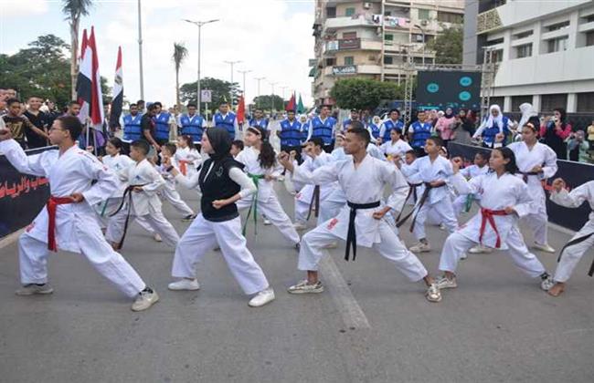 محافظ القليوبية يطلق إشارة بدء المهرجان الرياضي للمشي احتفالا بذكرى انتصارات أكتوبر