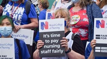   ممرضون بريطانيون يصوتون على أكبر إضراب في 100 عام