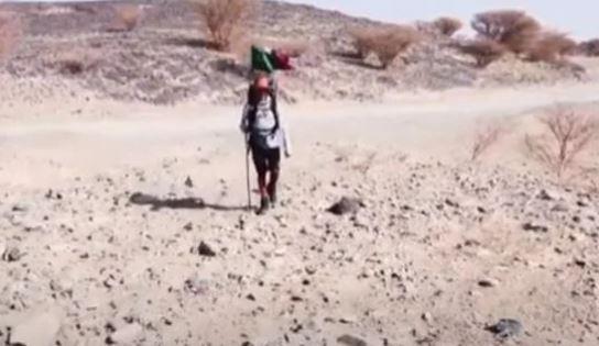 سعودي يسافر إلى قطر مشيا على الأقدام لحضور مباريات كأس العالم.. فيديو