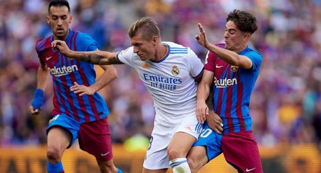 ريال مدريد وبرشلونة يخوضان آخر اختبارات الليجا قبل الكلاسيكو