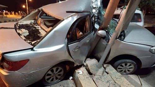 مصرع شخص وإصابة ٢ آخرين في اصطدام سيارة بعمود إنارة بـ بني سويف