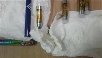 مطار القاهرة.. ضبط راكب بحوزته 11 سلاحًا أبيض وآخر بمخدرات