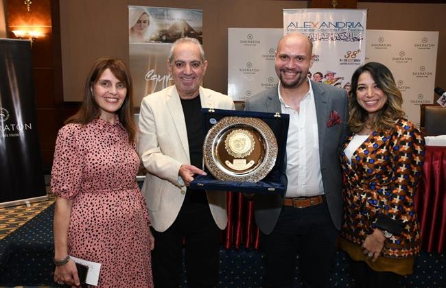 الأمير أباظة يكرم النجوم الراحلين بمهرجان الإسكندرية السينمائي بحضور ذويهم
