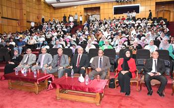   وزير التعليم العالي يستعرض تقريرًا حول المشروعات القومية للوزارة في سيناء