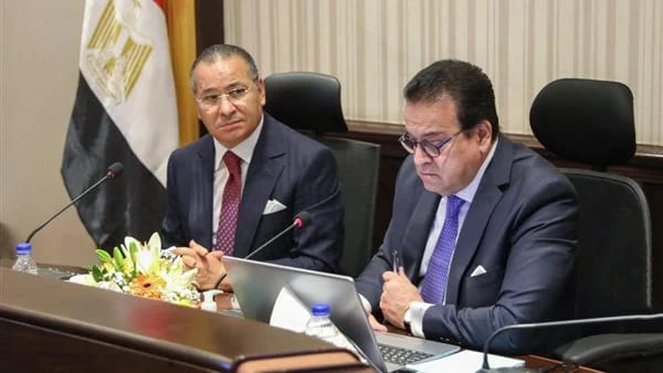 وزير الصحة يعقد اجتماعًا مع مؤسس مستشفيات سان دوناتو الإيطالية لبحث التعاون بالقطاع الصحي