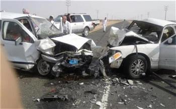  إصابة 3 أشخاص في تصادم سيارتين على صحراوي المنيا
