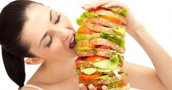   دراسة تسلط الضوء على إفراط البعض في تناول الطعام عندما يشعرون بالإنزعاج