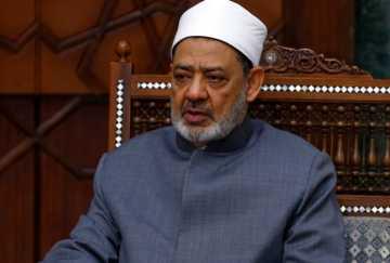 شيخ الأزهر: النبى كان نورا مضيئا تهتدى به الإنسانية لطريق الخير والعدل
