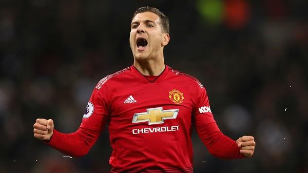 تشافي يفتح أبواب برشلونة لضم نجم اليونايتد