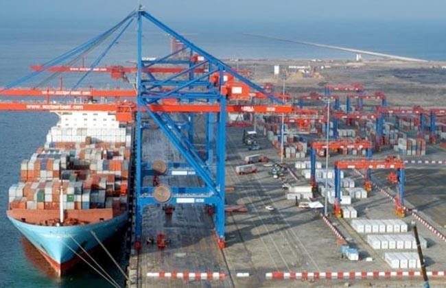 شحن 4400 طن صودا كاوية بميناء غرب بورسعيد