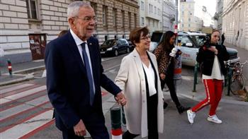   الرئيس النمساوي يدلي بصوته في الانتخابات الرئاسية.. و7 مرشحين يتنافسون على المنصب