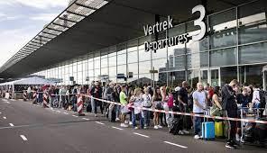   «سي إن إن» تشير إلى فوضى عارمة في مطار «سخيبول» الأفضل في أوروبا
