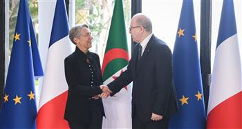   رئيس الحكومة الجزائرية يُجري مباحث مع نظيرته الفرنسية بحضور وفدي البلدين