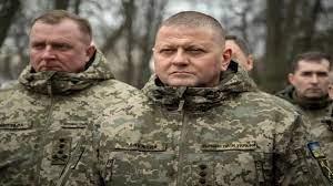   القائد العام لقوات كييف يظهر بسوار نازيّ على معصمه