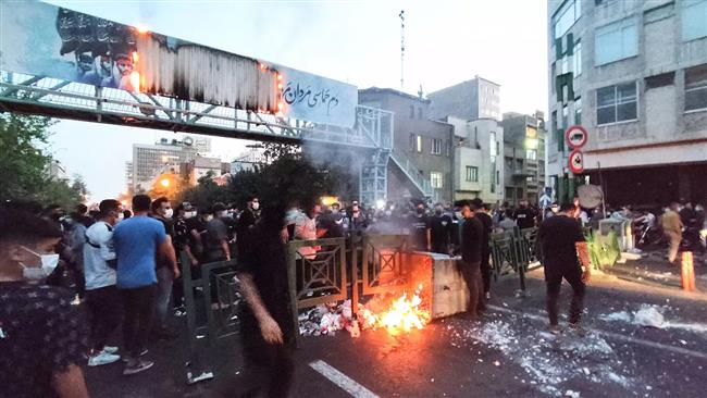 بيان ألماني فرنسي بريطاني يعرب عن قلق بالغ تجاه الاحتجاجات في إيران