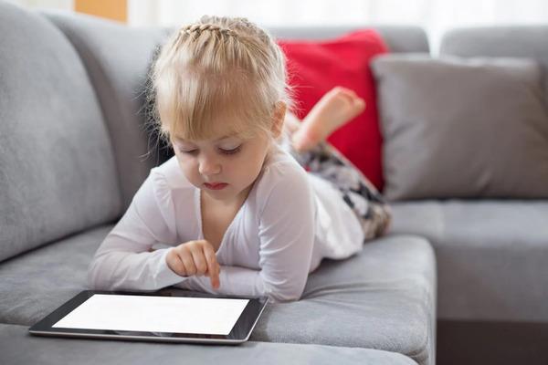 9 نصائح للتعامل مع أبناء «جيل التكنولوجيا»