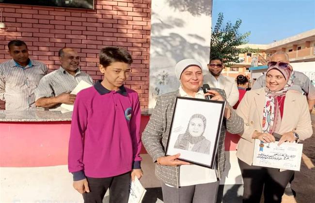 مدير تعليم القليوبية.. تكرم الطالب الفنان مروان بمدرسته