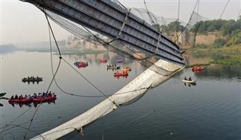   ارتفاع ضحايا انهيار جسر في الهند إلى 141 قتيلا
