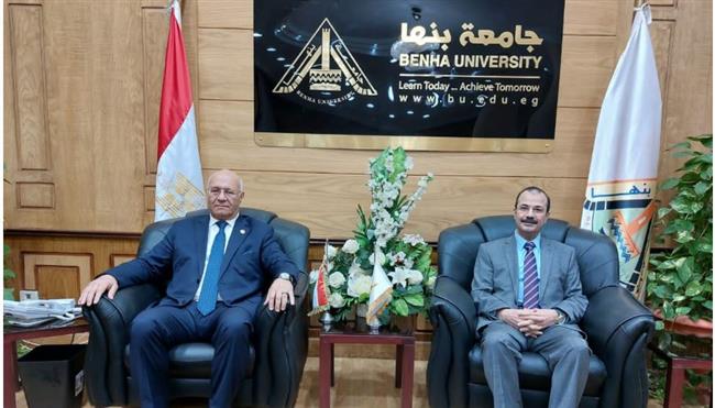 رئيس جامعة بنها يهنيء نائب رئيس الجامعة لشئون خدمة المجتمع بمهام منصبه الجديد