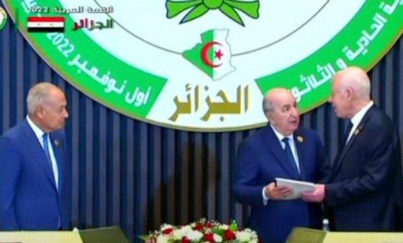 تونس تسلم الجزائر رئاسة القمة العربية